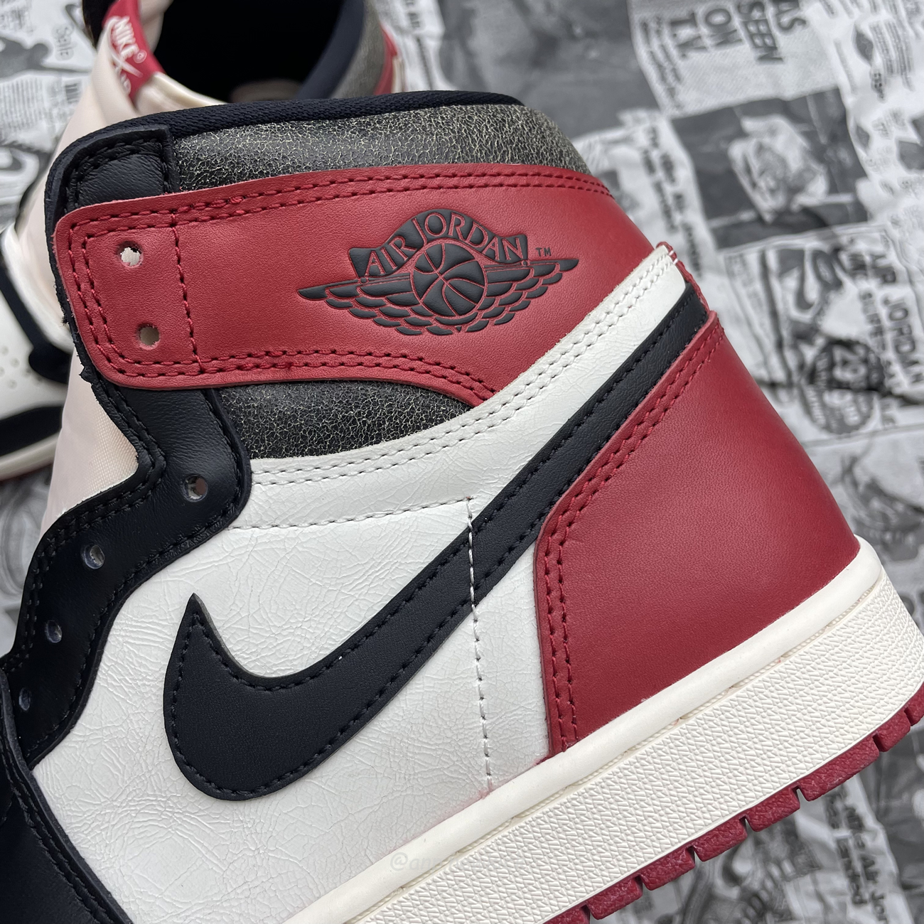 Air Jordan 1 Retro High Og Black Toe Chicago (3) - www.newkick.vip